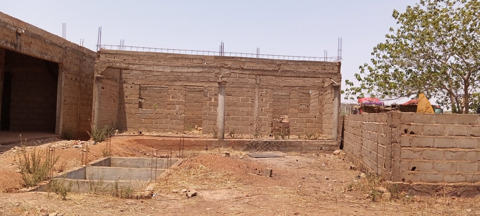 Photo principale A vendre une Maison en RDC en cour de construction à  KOBALA CORO/BANGUINEDA