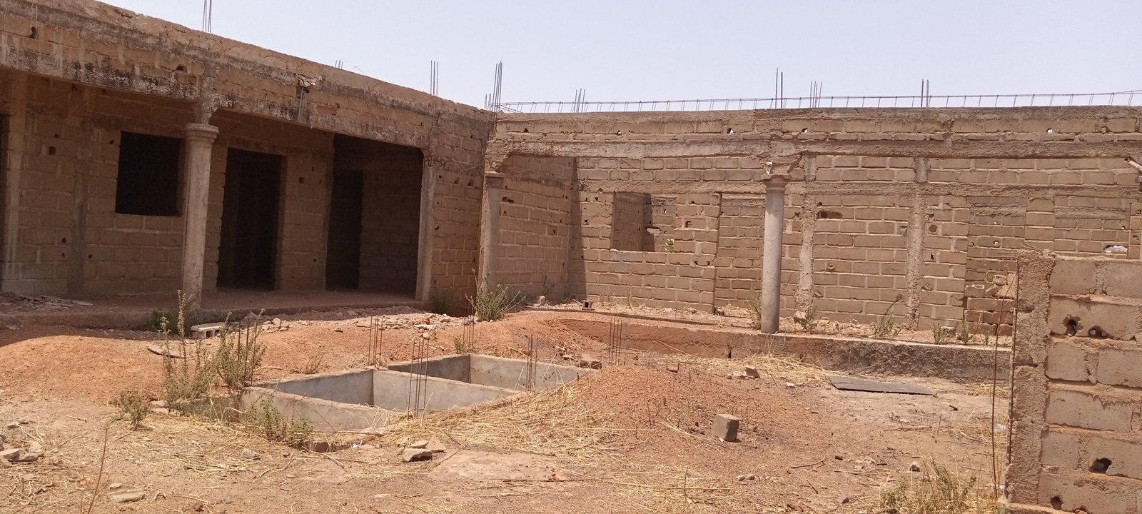 Image de A vendre une Maison en RDC en cour de construction à  KOBALA CORO/BANGUINEDA - Maison