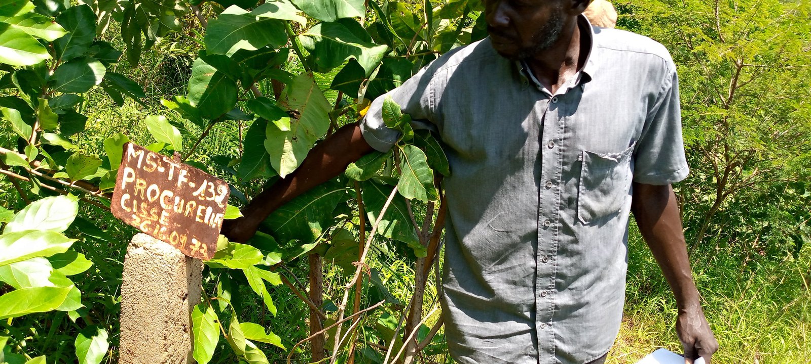 Photo principale A ventre un terrain nue en Titre foncier de 5000m2 à SAFO